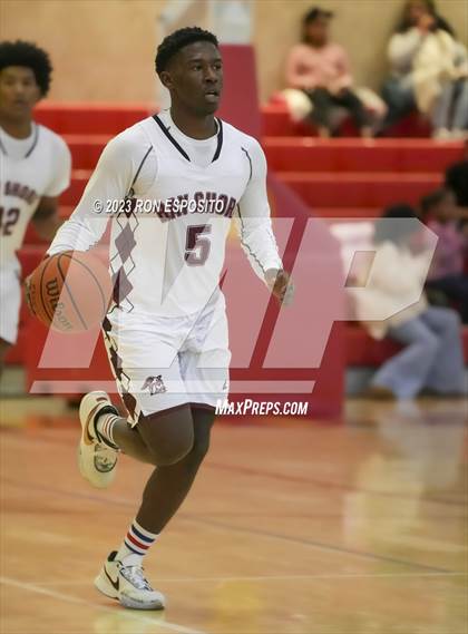 Thumbnail 3 in Bay Shore vs Portledge (Gary Charles Holiday Hoops Classic) photogallery.
