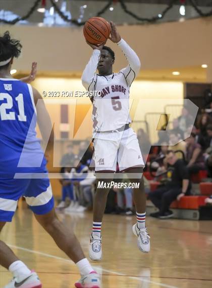 Thumbnail 2 in Bay Shore vs Portledge (Gary Charles Holiday Hoops Classic) photogallery.