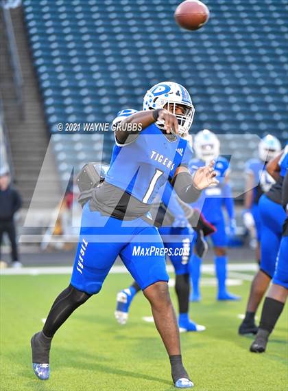 Thumbnail 3 in Daingerfield vs. West Rusk (UIL 3A Region Semifinal Playoff) photogallery.