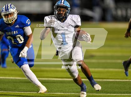 Thumbnail 3 in Daingerfield vs. West Rusk (UIL 3A Region Semifinal Playoff) photogallery.