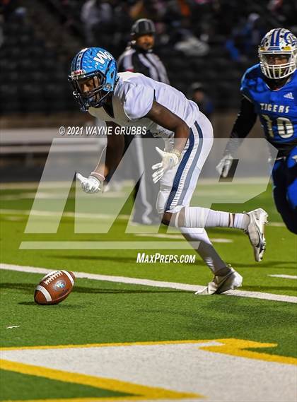 Thumbnail 3 in Daingerfield vs. West Rusk (UIL 3A Region Semifinal Playoff) photogallery.