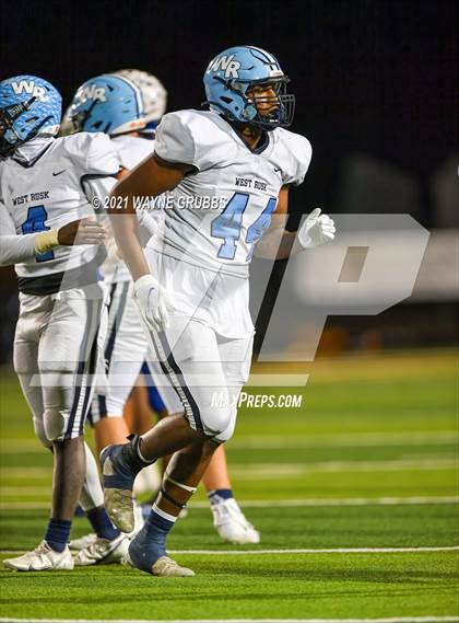Thumbnail 2 in Daingerfield vs. West Rusk (UIL 3A Region Semifinal Playoff) photogallery.