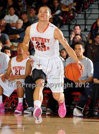 Thumbnail 3 in Whitney Young vs. Bishop Gorman (Nike Extravaganza) photogallery.