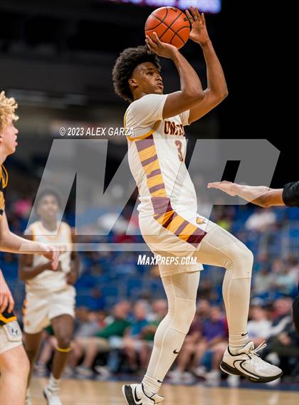 Thumbnail 2 in Beaumont United vs Brennan (UIL 6A Basketball Semifinal) photogallery.