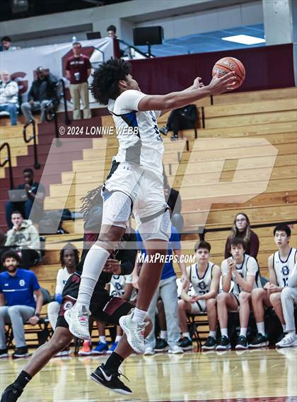 Thumbnail 1 in Bishop O'Connell vs. Cardinal Ritter College Prep (Spalding Hoophall Classic) photogallery.