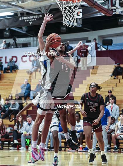 Thumbnail 2 in Bishop O'Connell vs. Cardinal Ritter College Prep (Spalding Hoophall Classic) photogallery.
