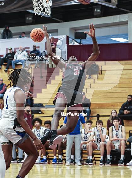 Thumbnail 1 in Bishop O'Connell vs. Cardinal Ritter College Prep (Spalding Hoophall Classic) photogallery.