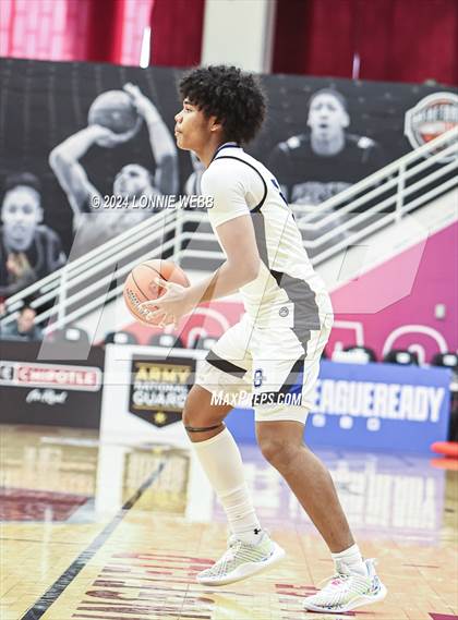 Thumbnail 1 in Bishop O'Connell vs. Cardinal Ritter College Prep (Spalding Hoophall Classic) photogallery.