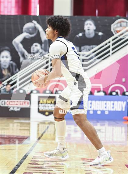 Thumbnail 2 in Bishop O'Connell vs. Cardinal Ritter College Prep (Spalding Hoophall Classic) photogallery.