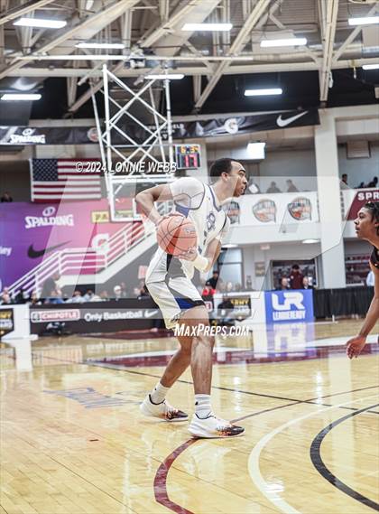 Thumbnail 2 in Bishop O'Connell vs. Cardinal Ritter College Prep (Spalding Hoophall Classic) photogallery.