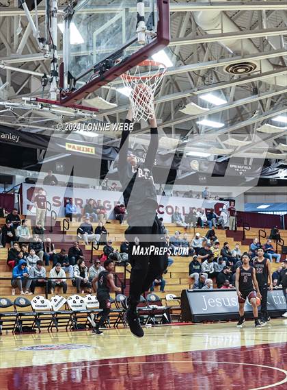 Thumbnail 2 in Bishop O'Connell vs. Cardinal Ritter College Prep (Spalding Hoophall Classic) photogallery.