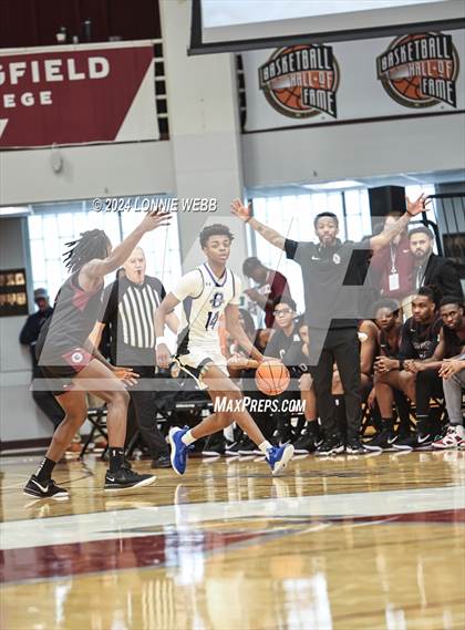 Thumbnail 1 in Bishop O'Connell vs. Cardinal Ritter College Prep (Spalding Hoophall Classic) photogallery.