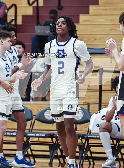 Thumbnail 2 in Bishop O'Connell vs. Cardinal Ritter College Prep (Spalding Hoophall Classic) photogallery.