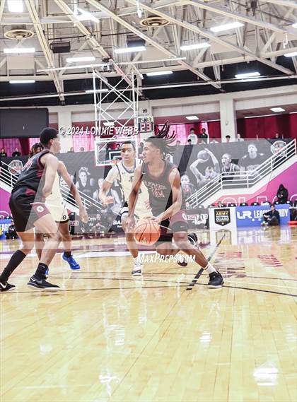 Thumbnail 1 in Bishop O'Connell vs. Cardinal Ritter College Prep (Spalding Hoophall Classic) photogallery.