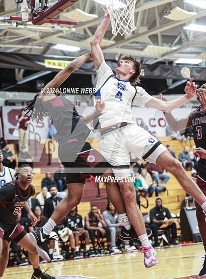 Thumbnail 1 in Bishop O'Connell vs. Cardinal Ritter College Prep (Spalding Hoophall Classic) photogallery.