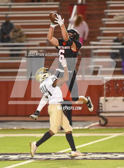 Thumbnail 2 in Shallowater vs. Lamesa (UIL 3A Bi-District Playoff) photogallery.
