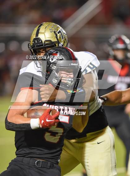 Thumbnail 2 in Shallowater vs. Lamesa (UIL 3A Bi-District Playoff) photogallery.