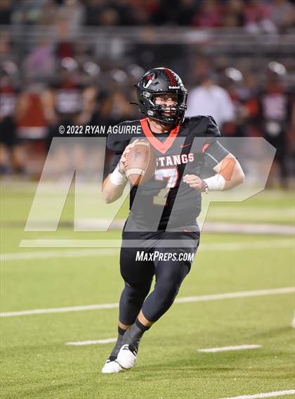 Thumbnail 3 in Shallowater vs. Lamesa (UIL 3A Bi-District Playoff) photogallery.