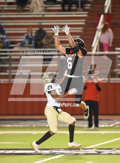 Thumbnail 1 in Shallowater vs. Lamesa (UIL 3A Bi-District Playoff) photogallery.