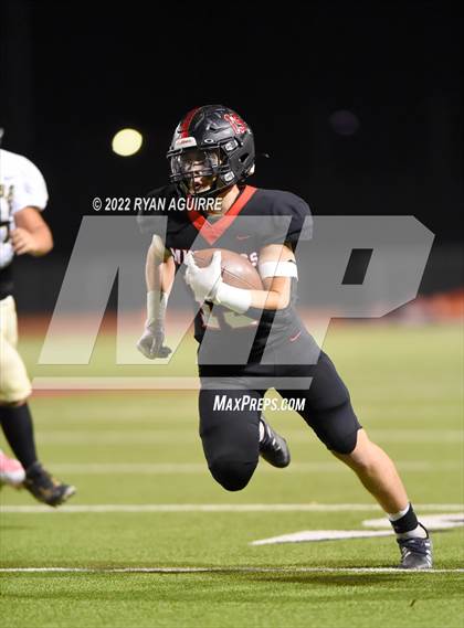 Thumbnail 3 in Shallowater vs. Lamesa (UIL 3A Bi-District Playoff) photogallery.