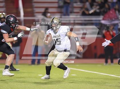 Thumbnail 3 in Shallowater vs. Lamesa (UIL 3A Bi-District Playoff) photogallery.