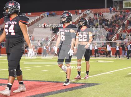 Thumbnail 3 in Shallowater vs. Lamesa (UIL 3A Bi-District Playoff) photogallery.