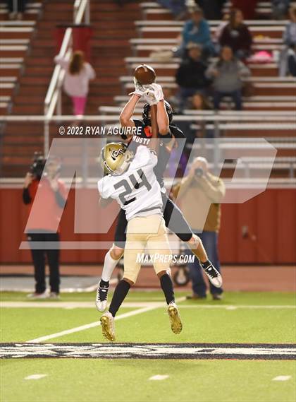 Thumbnail 3 in Shallowater vs. Lamesa (UIL 3A Bi-District Playoff) photogallery.