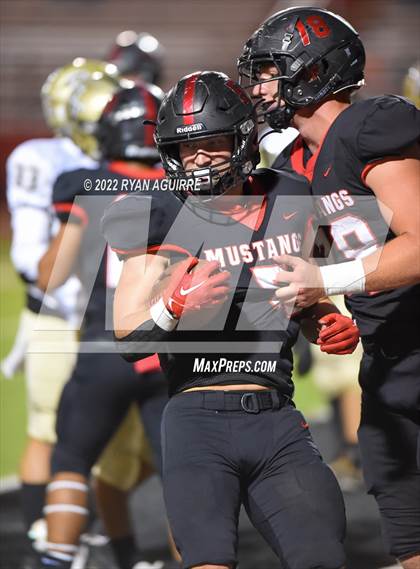 Thumbnail 1 in Shallowater vs. Lamesa (UIL 3A Bi-District Playoff) photogallery.