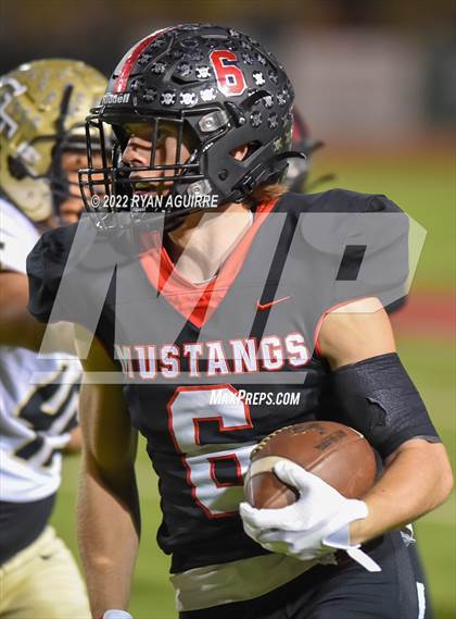 Thumbnail 3 in Shallowater vs. Lamesa (UIL 3A Bi-District Playoff) photogallery.