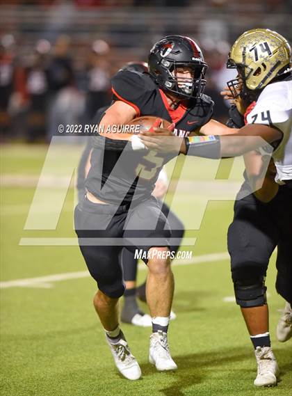 Thumbnail 1 in Shallowater vs. Lamesa (UIL 3A Bi-District Playoff) photogallery.