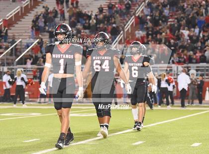 Thumbnail 1 in Shallowater vs. Lamesa (UIL 3A Bi-District Playoff) photogallery.
