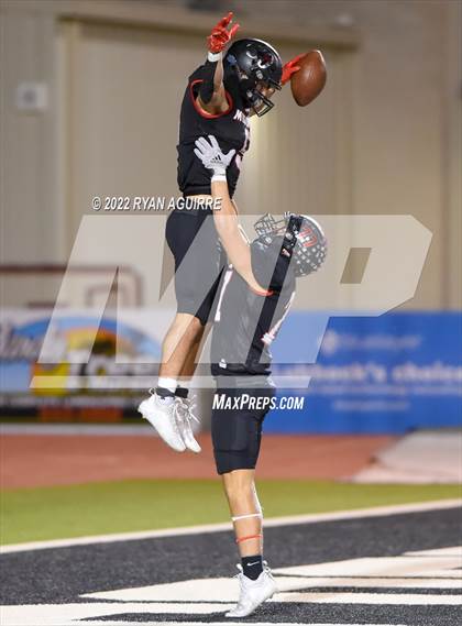 Thumbnail 2 in Shallowater vs. Lamesa (UIL 3A Bi-District Playoff) photogallery.