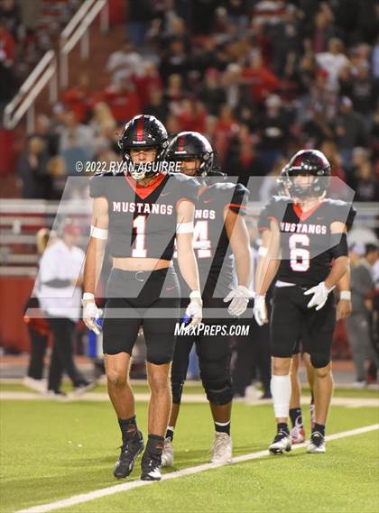 Thumbnail 3 in Shallowater vs. Lamesa (UIL 3A Bi-District Playoff) photogallery.