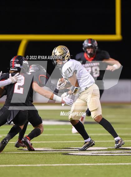 Thumbnail 3 in Shallowater vs. Lamesa (UIL 3A Bi-District Playoff) photogallery.