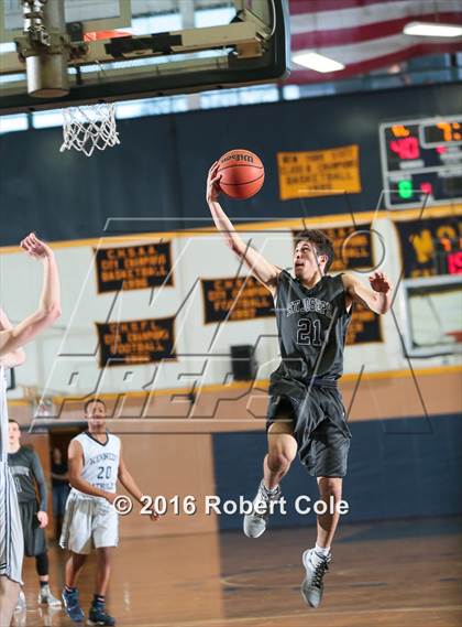 Thumbnail 2 in Kennedy Catholic vs. St. Joseph-by-the-Sea photogallery.