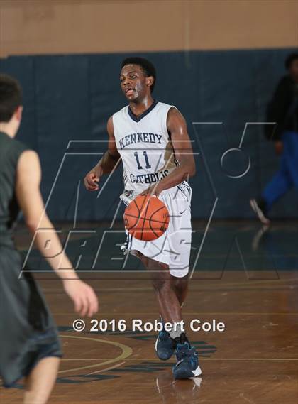 Thumbnail 2 in Kennedy Catholic vs. St. Joseph-by-the-Sea photogallery.
