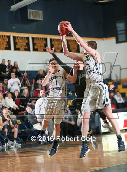 Thumbnail 3 in Kennedy Catholic vs. St. Joseph-by-the-Sea photogallery.