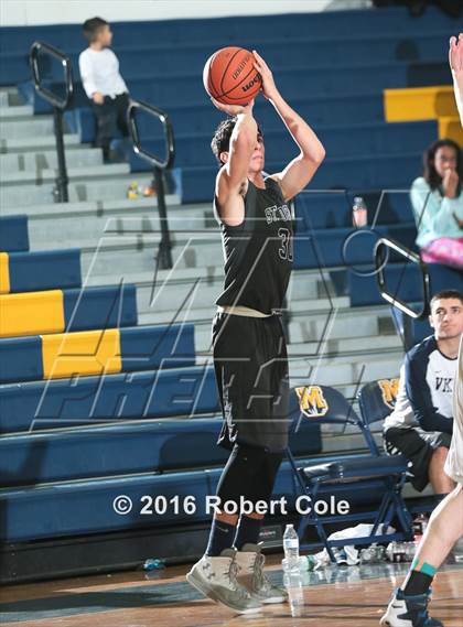 Thumbnail 2 in Kennedy Catholic vs. St. Joseph-by-the-Sea photogallery.