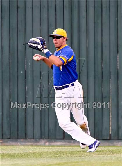 Thumbnail 2 in Spring vs Channelview (Gary Herrington Invitational) photogallery.