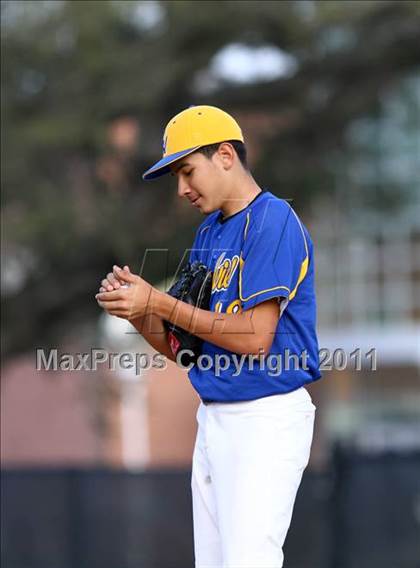 Thumbnail 2 in Spring vs Channelview (Gary Herrington Invitational) photogallery.