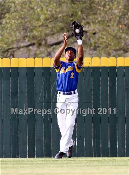 Thumbnail 2 in Spring vs Channelview (Gary Herrington Invitational) photogallery.