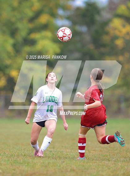 Thumbnail 2 in Bishop Ludden vs Manlius Pebble Hill photogallery.