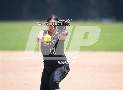 Thumbnail 3 in Los Alamitos vs. Foothill photogallery.