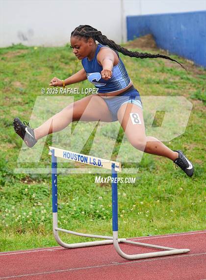 Thumbnail 1 in Dave Bethany Relays (300M Hurdles) photogallery.