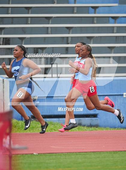 Thumbnail 1 in Dave Bethany Relays (300M Hurdles) photogallery.