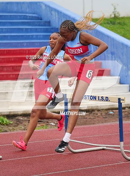 Thumbnail 1 in Dave Bethany Relays (300M Hurdles) photogallery.