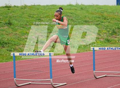 Thumbnail 1 in Dave Bethany Relays (300M Hurdles) photogallery.