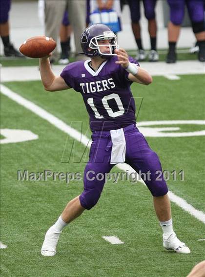Thumbnail 1 in St. Xavier vs. Pickerington Central (Kirk Herbstreit National Kickoff Classic) photogallery.