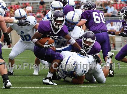 Thumbnail 2 in St. Xavier vs. Pickerington Central (Kirk Herbstreit National Kickoff Classic) photogallery.
