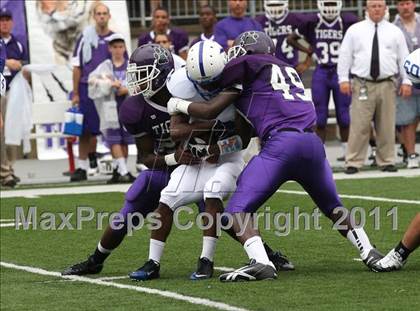 Thumbnail 2 in St. Xavier vs. Pickerington Central (Kirk Herbstreit National Kickoff Classic) photogallery.
